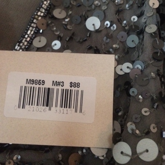 V-neck sparkly top with slit sleeves! - Picture 3 of 3