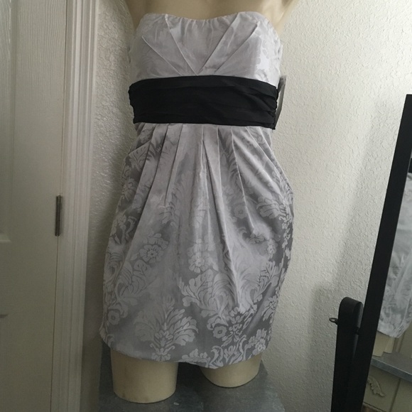 🆕NWT‼️Speechless Grey/Blk Strapless Dress