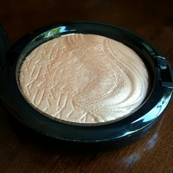 ❌SOLD❌MAC Whisper of Gilt - Picture 4 of 4