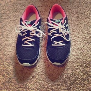 Size 7 new balance sneakers