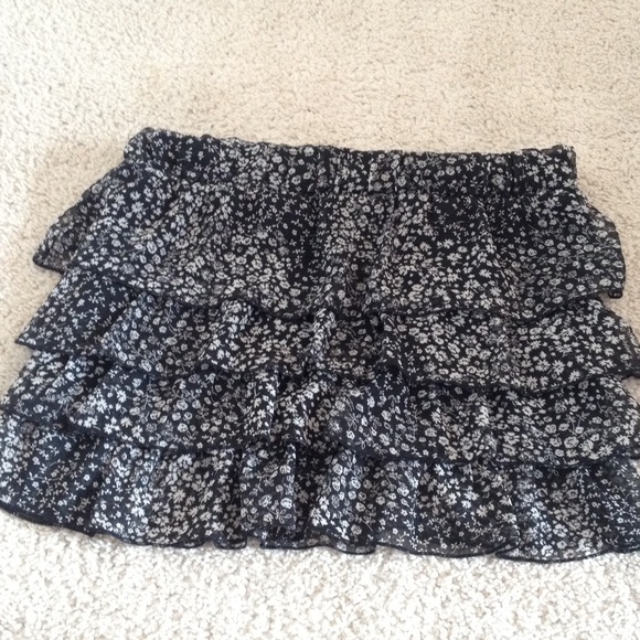 Black and Floral Print Ruffled Skirt