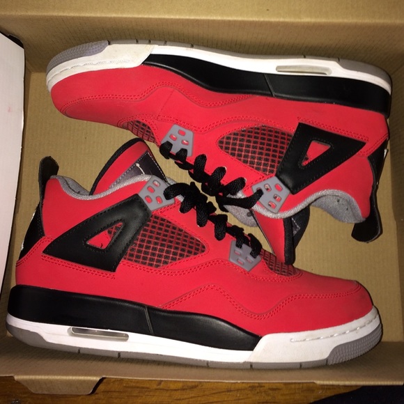 Air Jordan 4 "Toro Bravo"