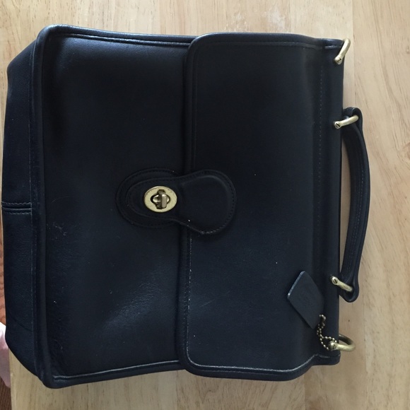 Vintage Coach Black Leather Willis Crossbody