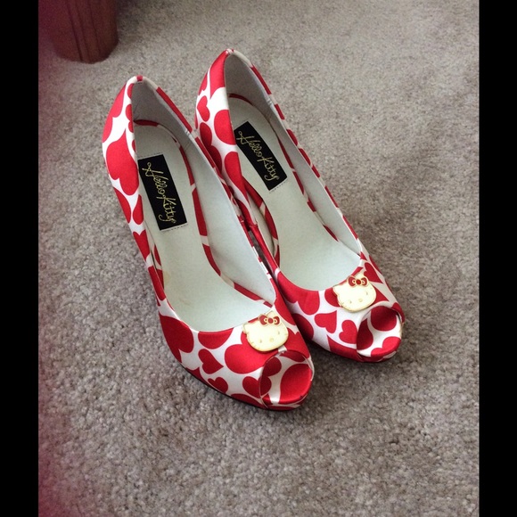 Hello Kitty valentine heels