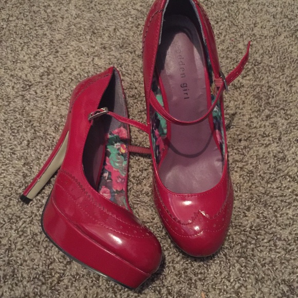 Red pumps