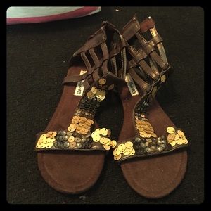 Ae sandals