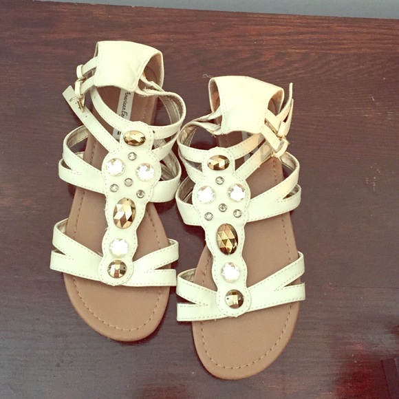 Ae sandals