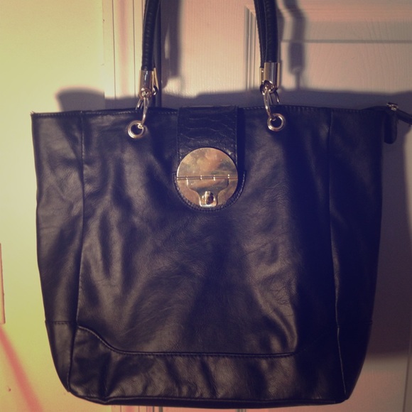 Apt. 9 black leather purse