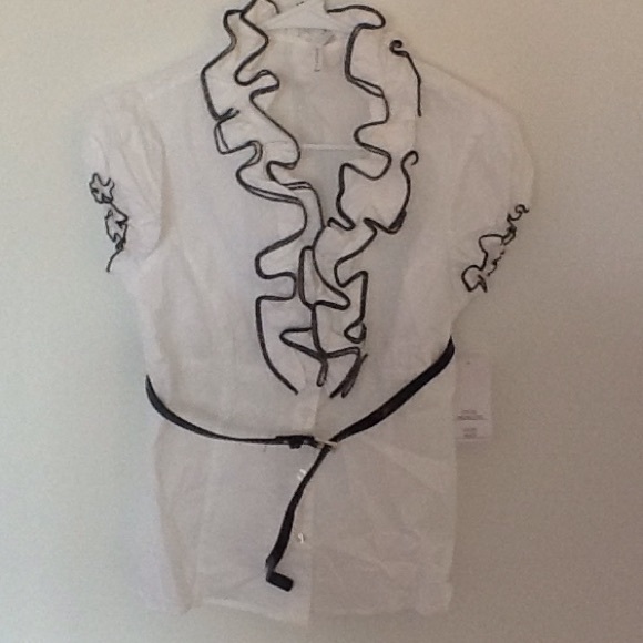 Black and white ruffled top with skinny belt, NWT