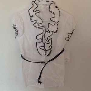 Black and white ruffled top with skinny belt, NWT