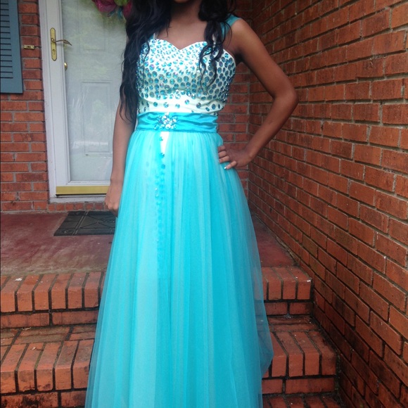 Prom Dress - Picture 2 of 3