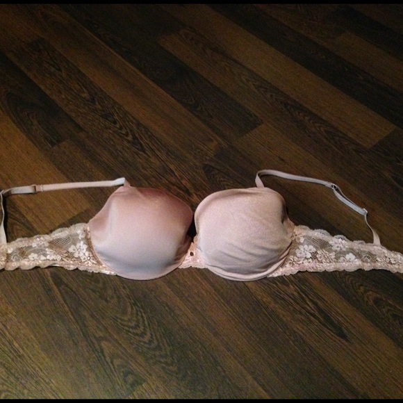 Victoria's Secret bra 36DD vs