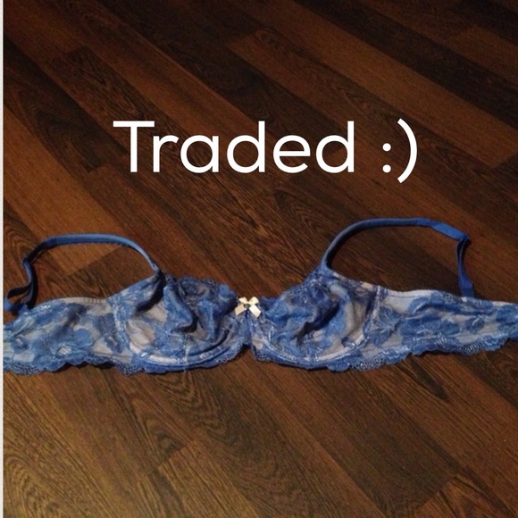 Victoria's Secret bra 36DD vs