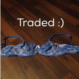 Victoria's Secret bra 36DD vs