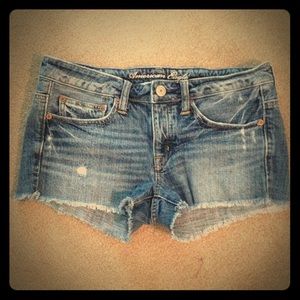 AEO denim shorts with slightly frayed hem
