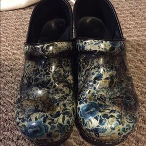 Dansko clogs nursing and orthopedic shoes!💉💊👟
