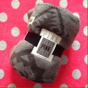 Nwt (never opened) VS PINK blanket
