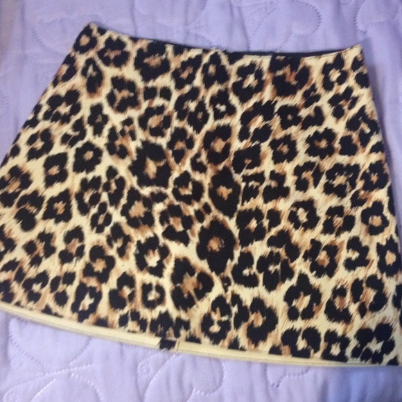 Cheetah print Bebe skirt - Picture 2 of 3