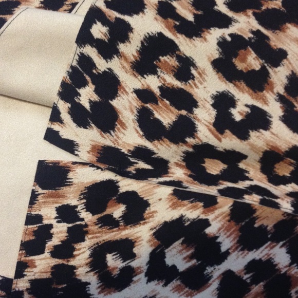 Cheetah print Bebe skirt - Picture 3 of 3