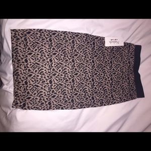 Patterned pencil skirt