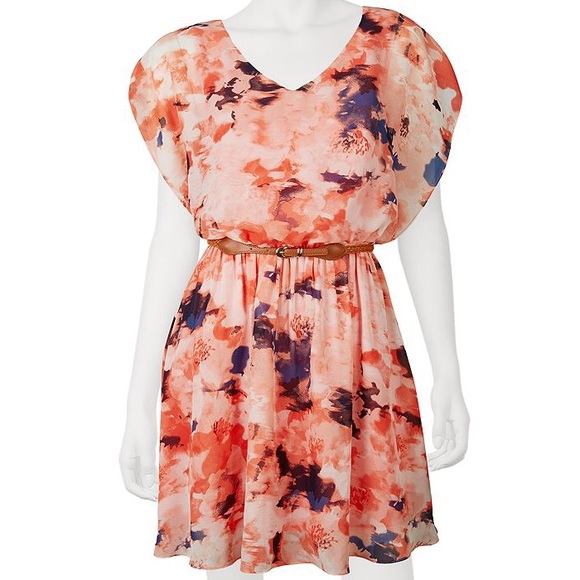 Iz Byer Dresses & Skirts - 🎉HP🎉Floral Pattern Dress