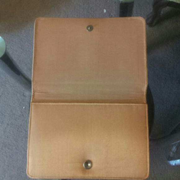 Textured Clutch - Picture 2 of 4