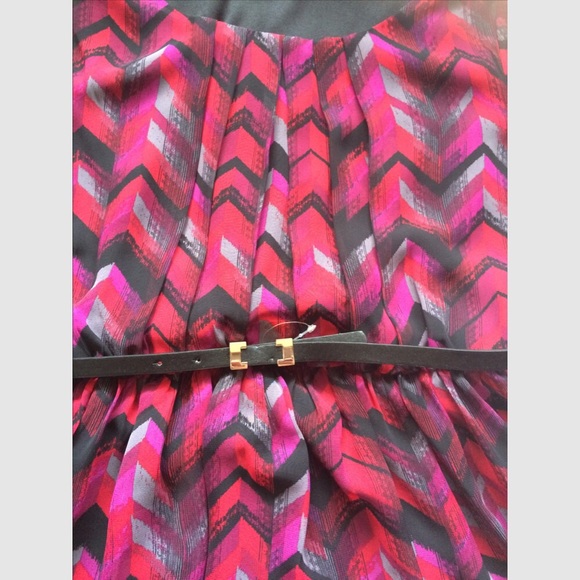 🚫SOLD🚫Sheer Pattern Dress with Sleeves and Belt - Picture 4 of 4