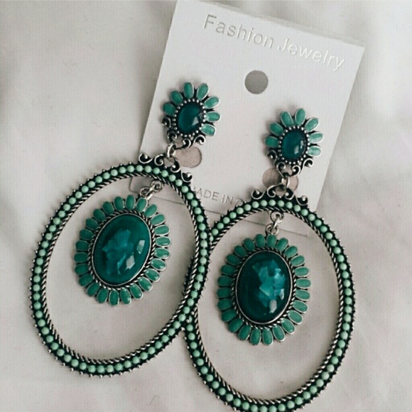 NEW Beautiful teal earrings