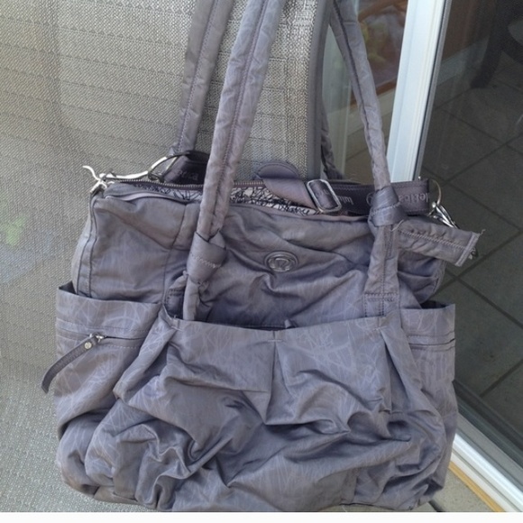 Lululemon triumph bag reserved for buyer