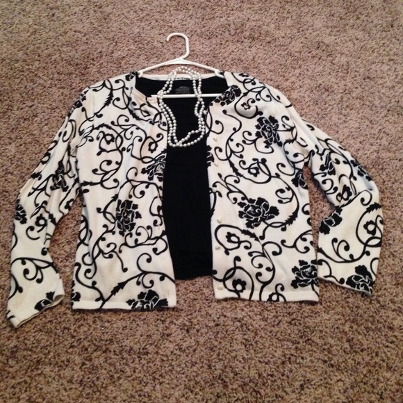 Seriously beautiful black and white cardigan!!
