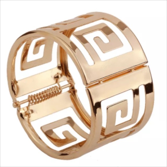 NWOT Gold hinge bracelet