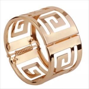 NWOT Gold hinge bracelet