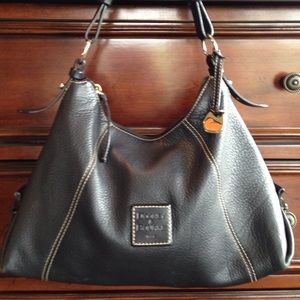 Black Leather Dooney and Bourke handbag ❤️