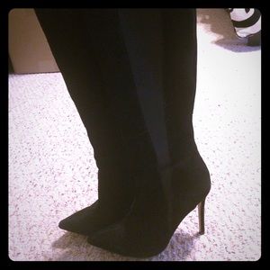 BRAND NEW VS suede stiletto knee boots 👢