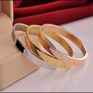 NWOT Yellow gold screwhead love bracelet