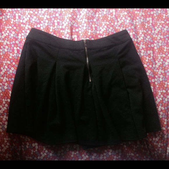 Black skater skirt - Picture 2 of 3