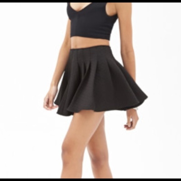 Black skater skirt - Picture 3 of 3
