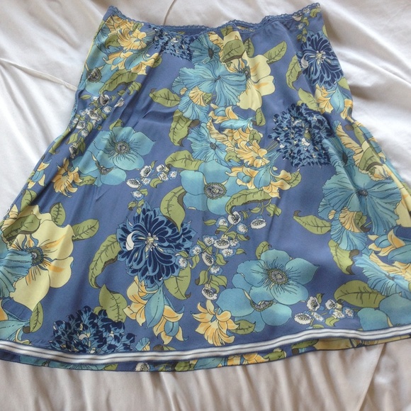 Old navy floral skirt