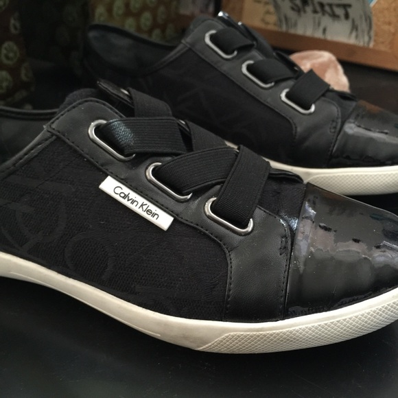 Calvin Klein Women's Shoes (Size 5.5) - Picture 3 of 3