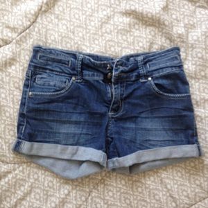 Mid waisted jean shorts