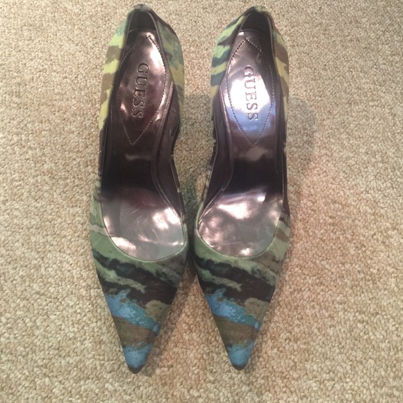 GUESS; pointy stiletto multi color