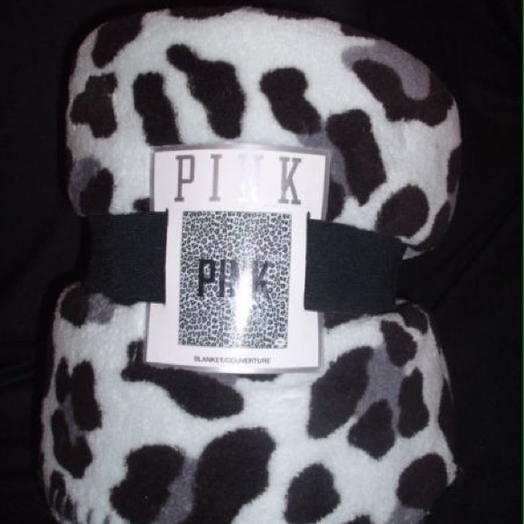 Nwt (never opened) VS PINK mint green blanket