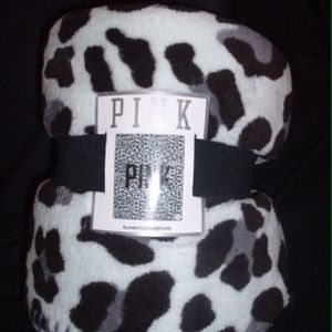 Nwt (never opened) VS PINK mint green blanket