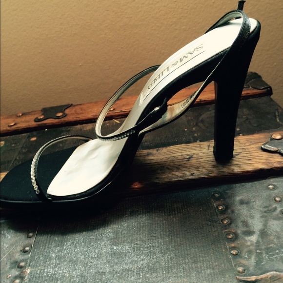 Shoes - Picture 2 of 3