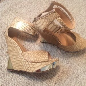 On hold for@sherimong