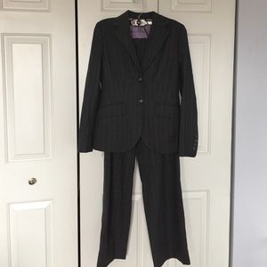 Woman's pant and jacket suit, size 2