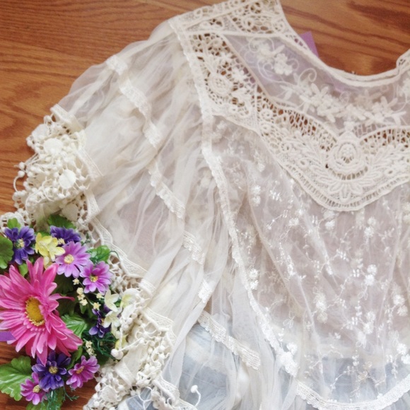 Lace top - Picture 3 of 4