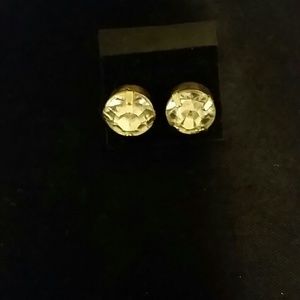 Cubic circonia stud earrings.