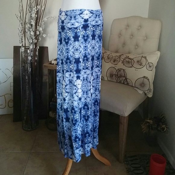 Adorable blue and white tye dyed skirt. - Picture 1 of 3
