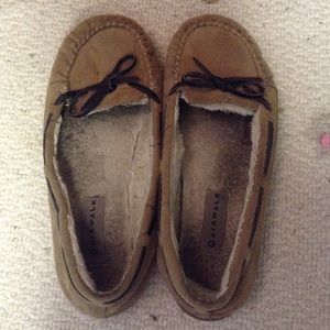 AIRWALK tan moccasins